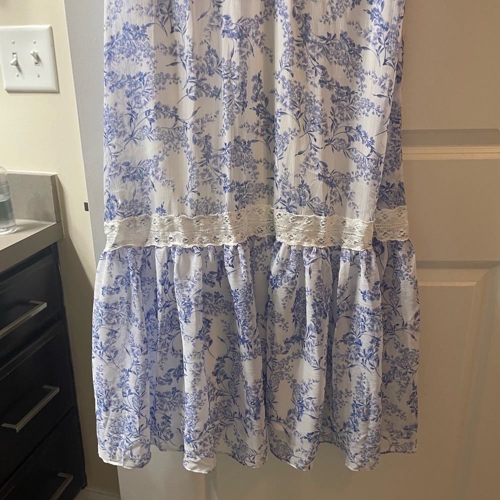 Taylor Blue and White Lace Maxi Dress - Picture 4 of 4